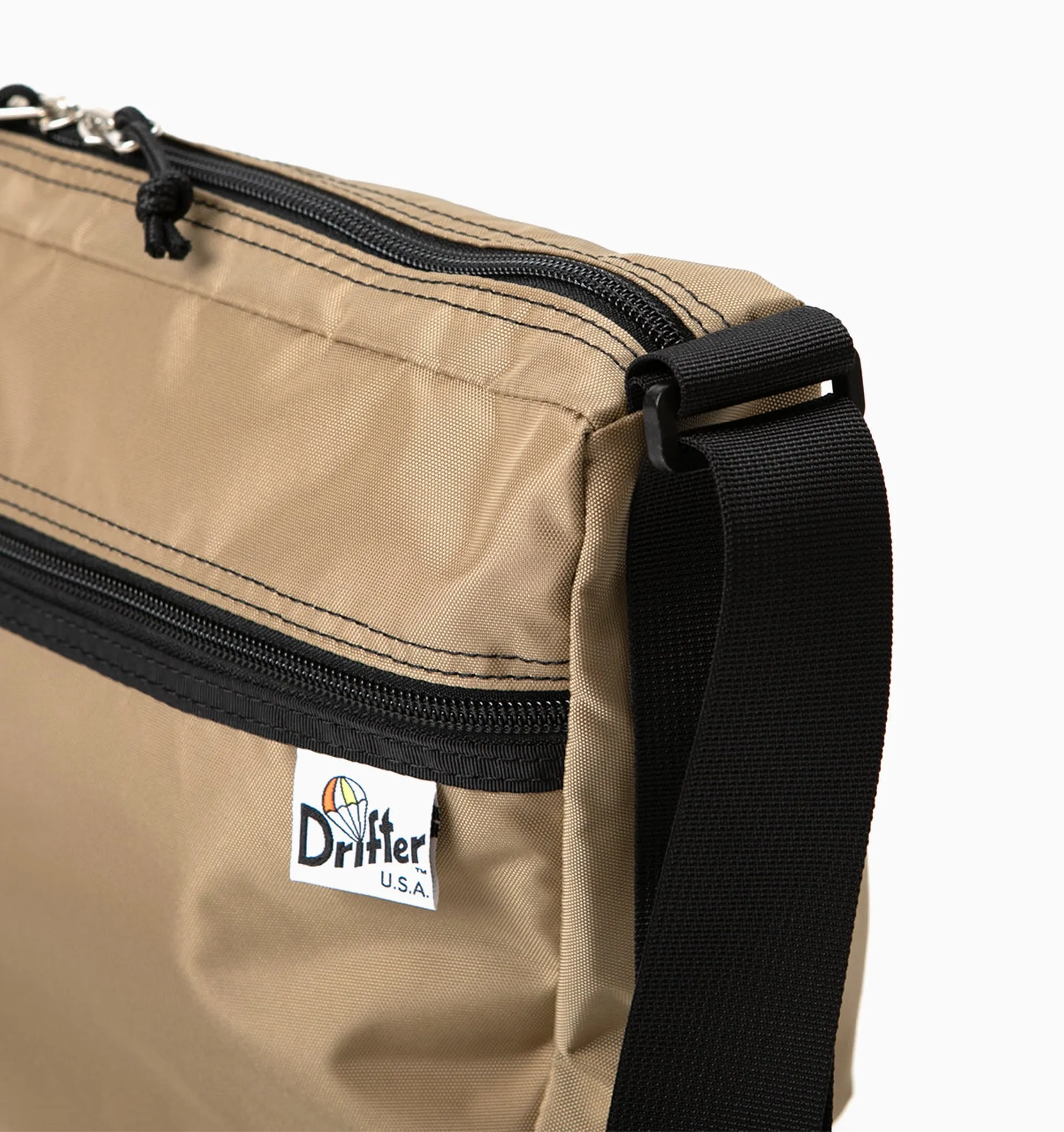Versatile Drifter Pack: Compact, Convenient Messenger-style Carrier Bag