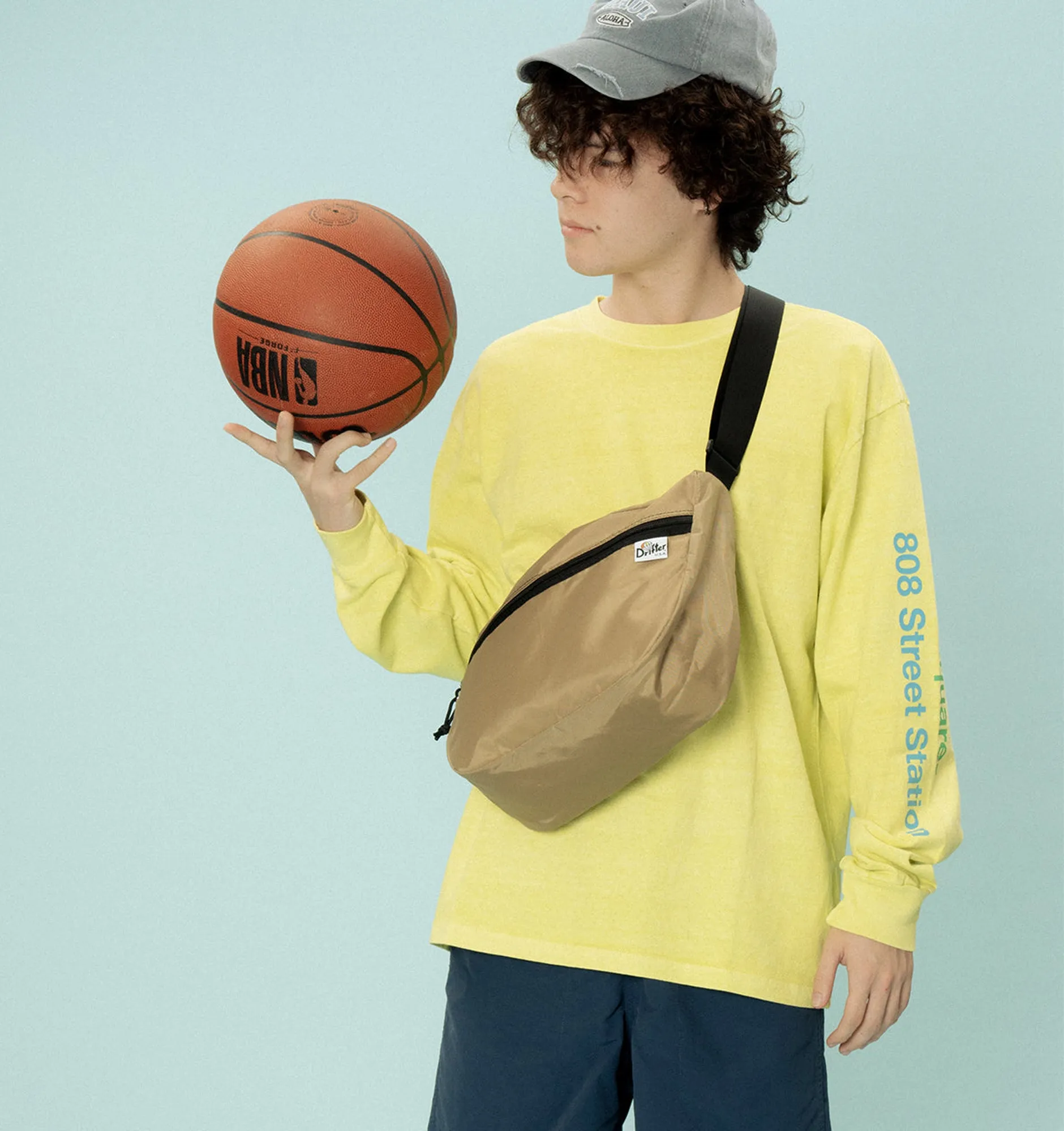 Versatile Drifter Pack: Compact, Convenient Messenger-style Carrier Bag