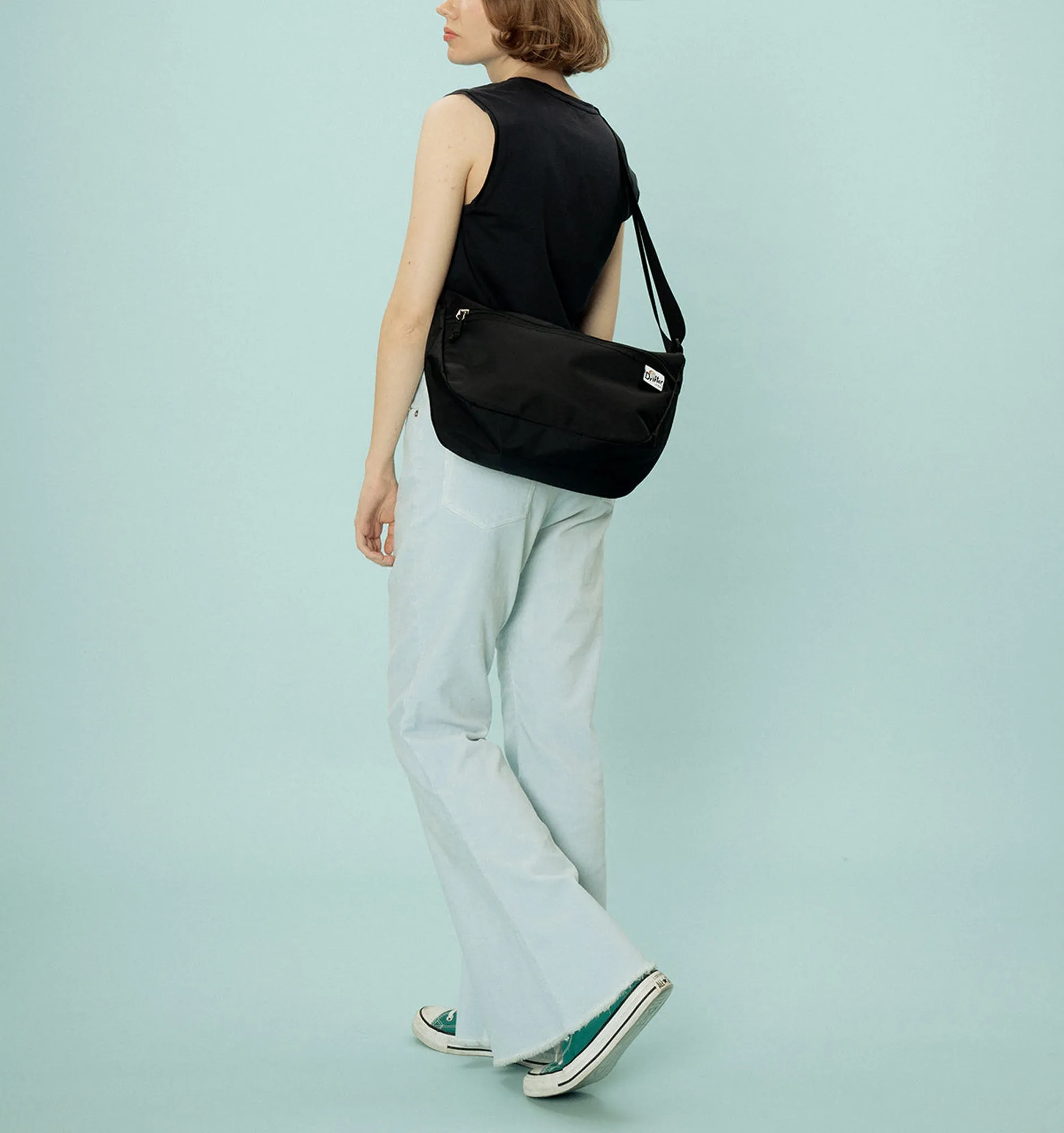 Versatile Drifter Pack: Compact, Convenient Messenger-style Carrier Bag